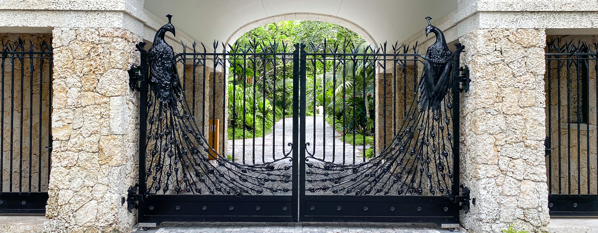 INSPIRED BY NATURE PEACOCK ALUMINUM GATE