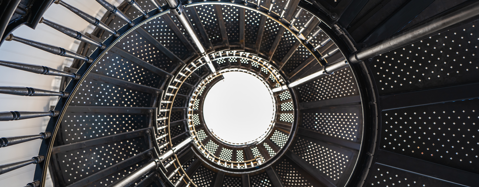 A SCULPTURAL STAIR BLENDING ART, CRAFT AND ENGINEERING