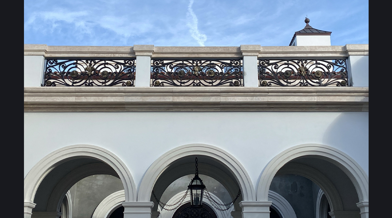 Finales Paddock_0001_Paddock Exterior Railing-1